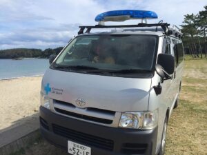 青色パトロールカー